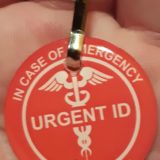URGENTID - privesek-na-zip-detail